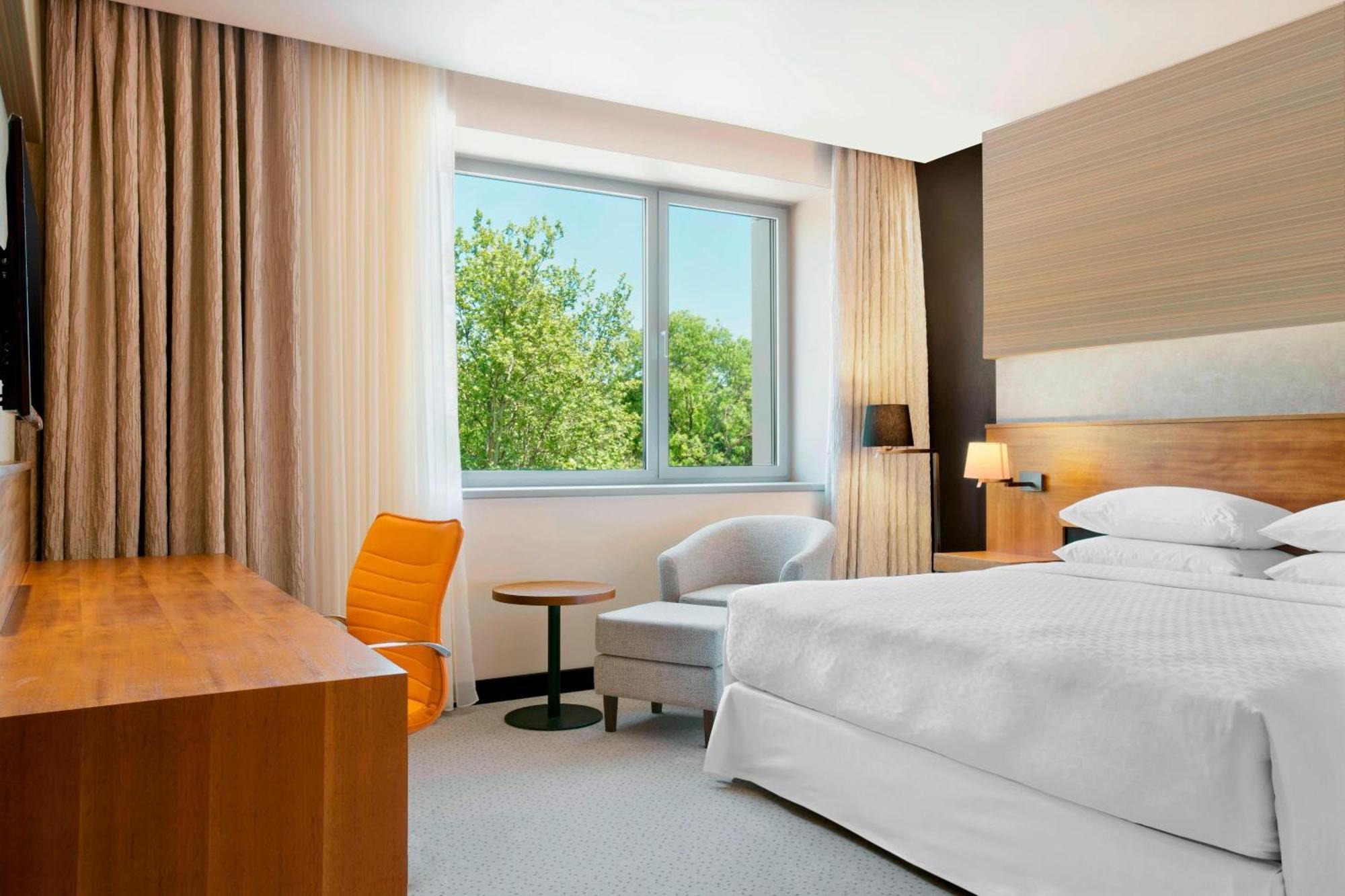 Four Points By Sheraton és Konferenciaközpont Hotel 4*