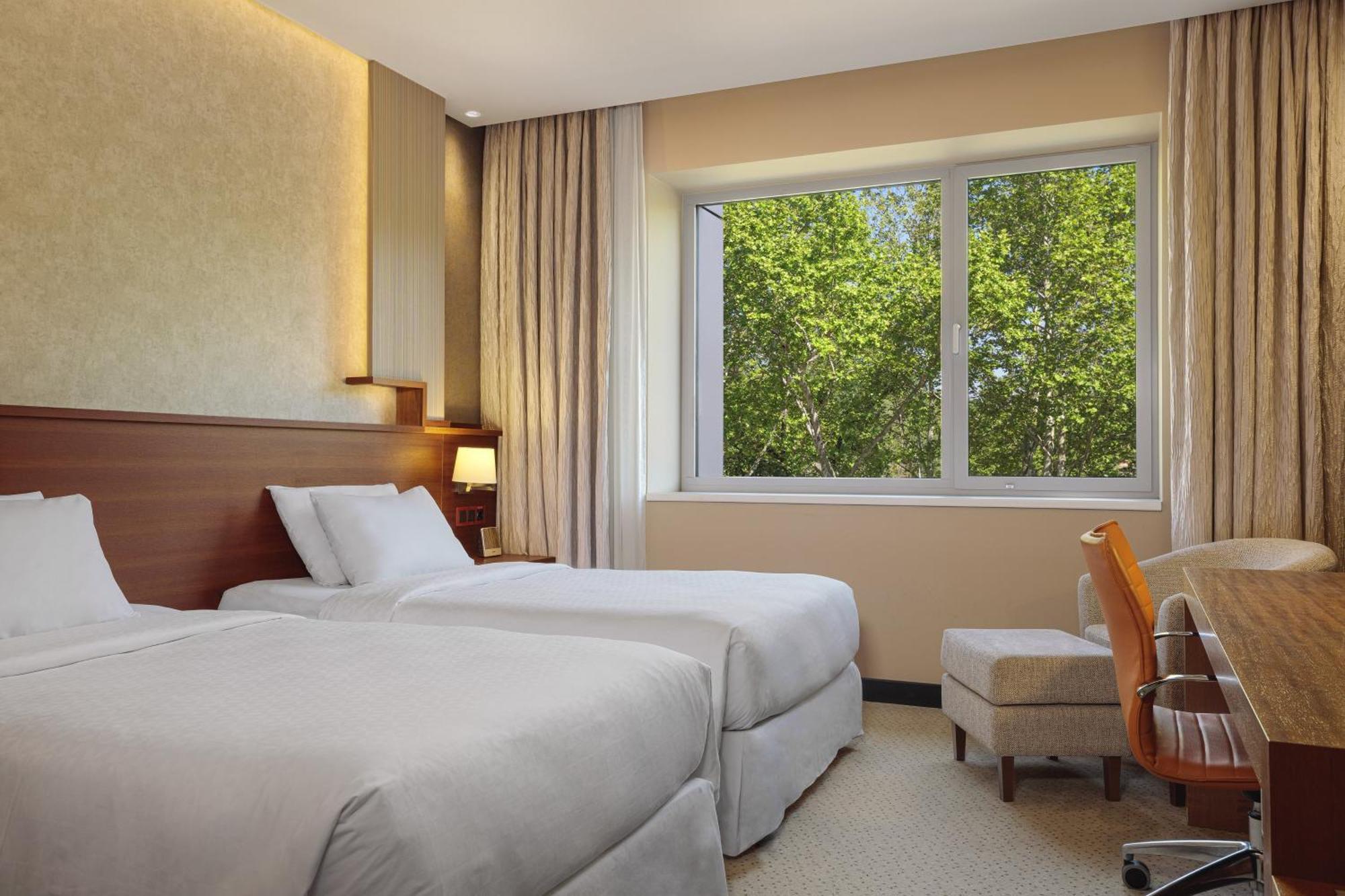 Hotel Four Points By Sheraton és Konferenciaközpont 4*