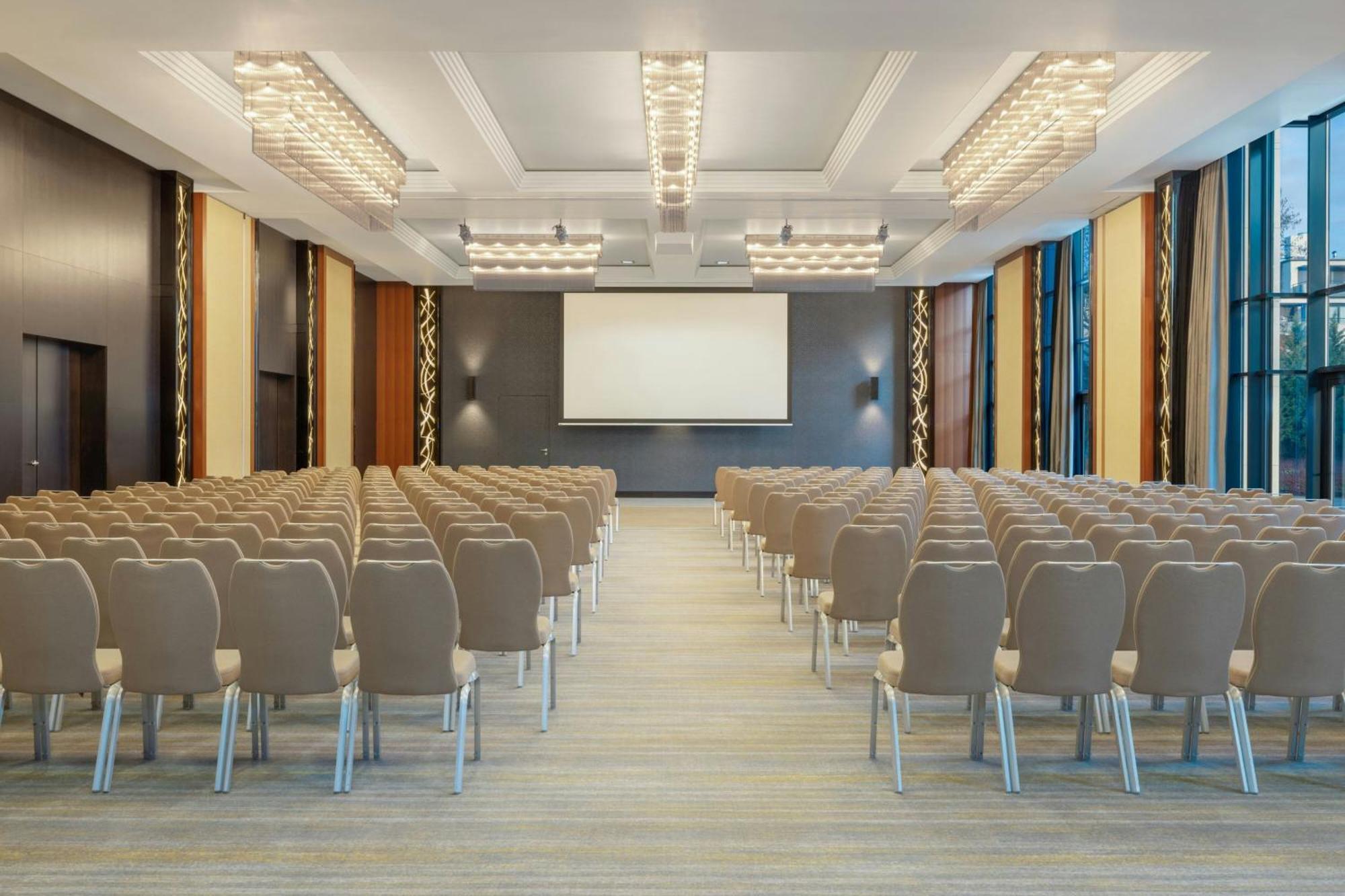 Hotel Four Points By Sheraton és Konferenciaközpont 4*