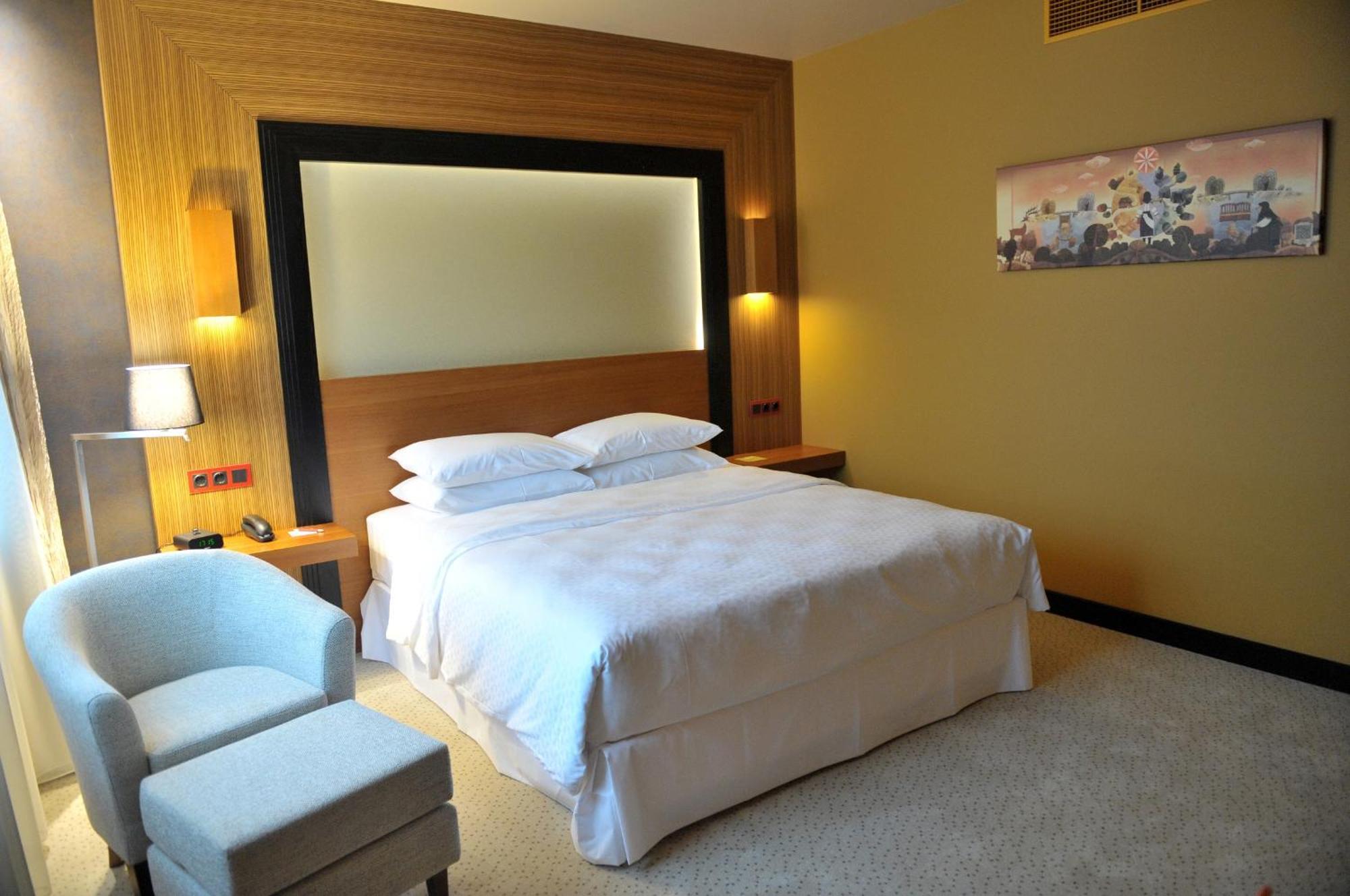 Hotel Four Points By Sheraton és Konferenciaközpont 4*
