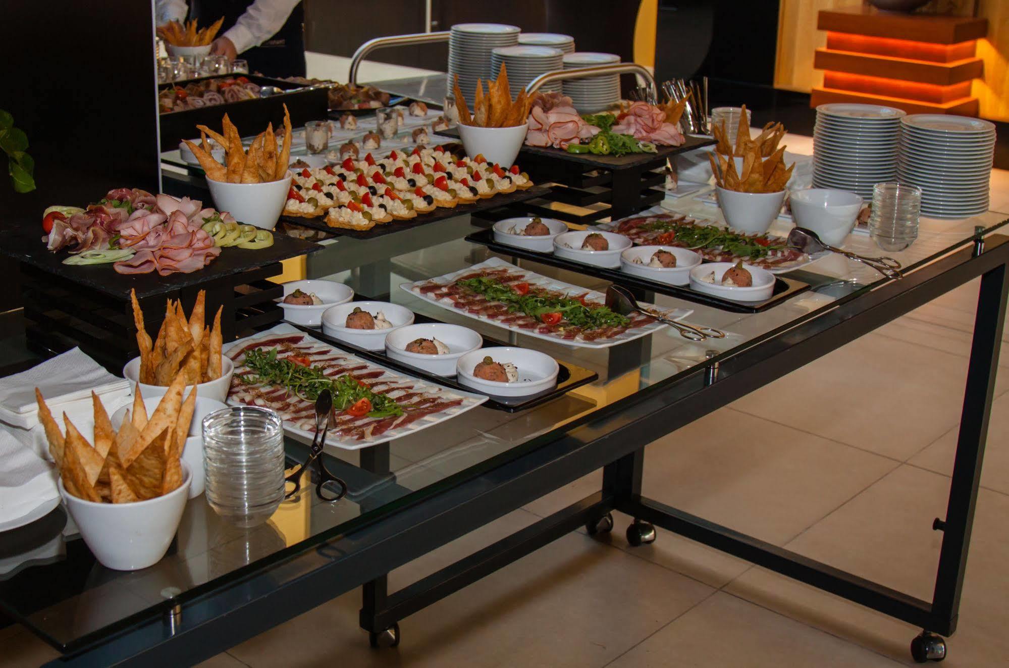 Four Points By Sheraton és Konferenciaközpont Hotel 4*